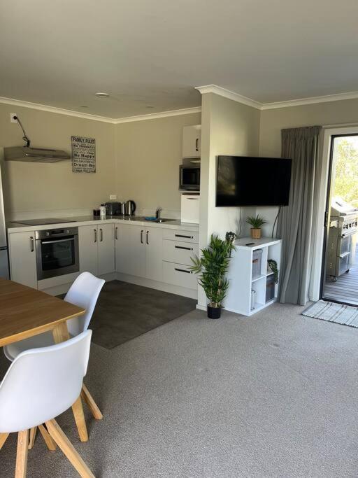 Smiths Place Taupo Exterior foto